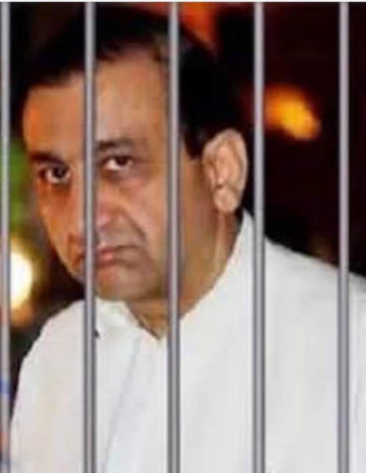 kaber_u's tweet photo. میر شکیل الرحمٰن کو8ماہ بعد رھاٸ نصیب ھو ھی گٸ
انصاف ملنے میں تاخیر ھوٸ مگروہ ڈٹے رھےجھکے نہ ڈرے

جنگ جیو اور میر شکیل فیملی کو مبارکباد 

انھیں سچ کاساتھ دینےکی پاداش میں اور صحافتی برادی کو دباؤمیں لانے کیلئے پابندسلاسل رکھا گیا

جیلوں میں گزدے ایام کا ذمہ دار کون ھے؟ https://t.co/a6B8FNUvNO