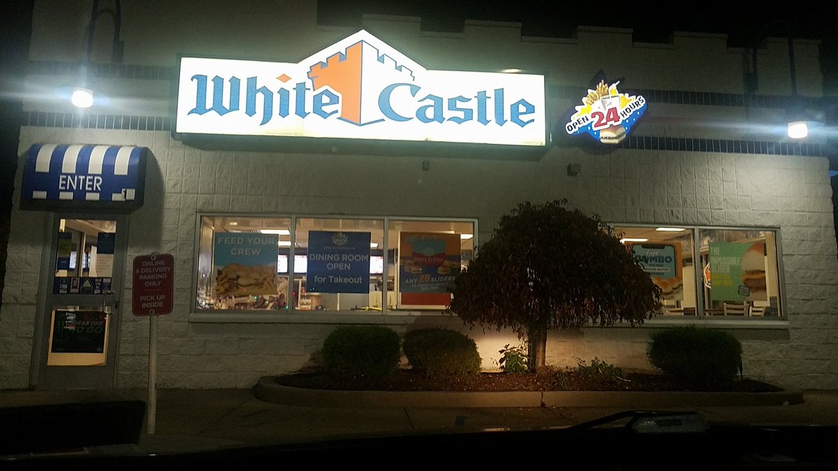MrMarkbonnett's tweet photo. @MrChuckD @FlavorFlav @DoctorDre39 @WhiteCastle #510southfranklin #spectrumcity #wbau https://t.co/hHVQBcXyy9