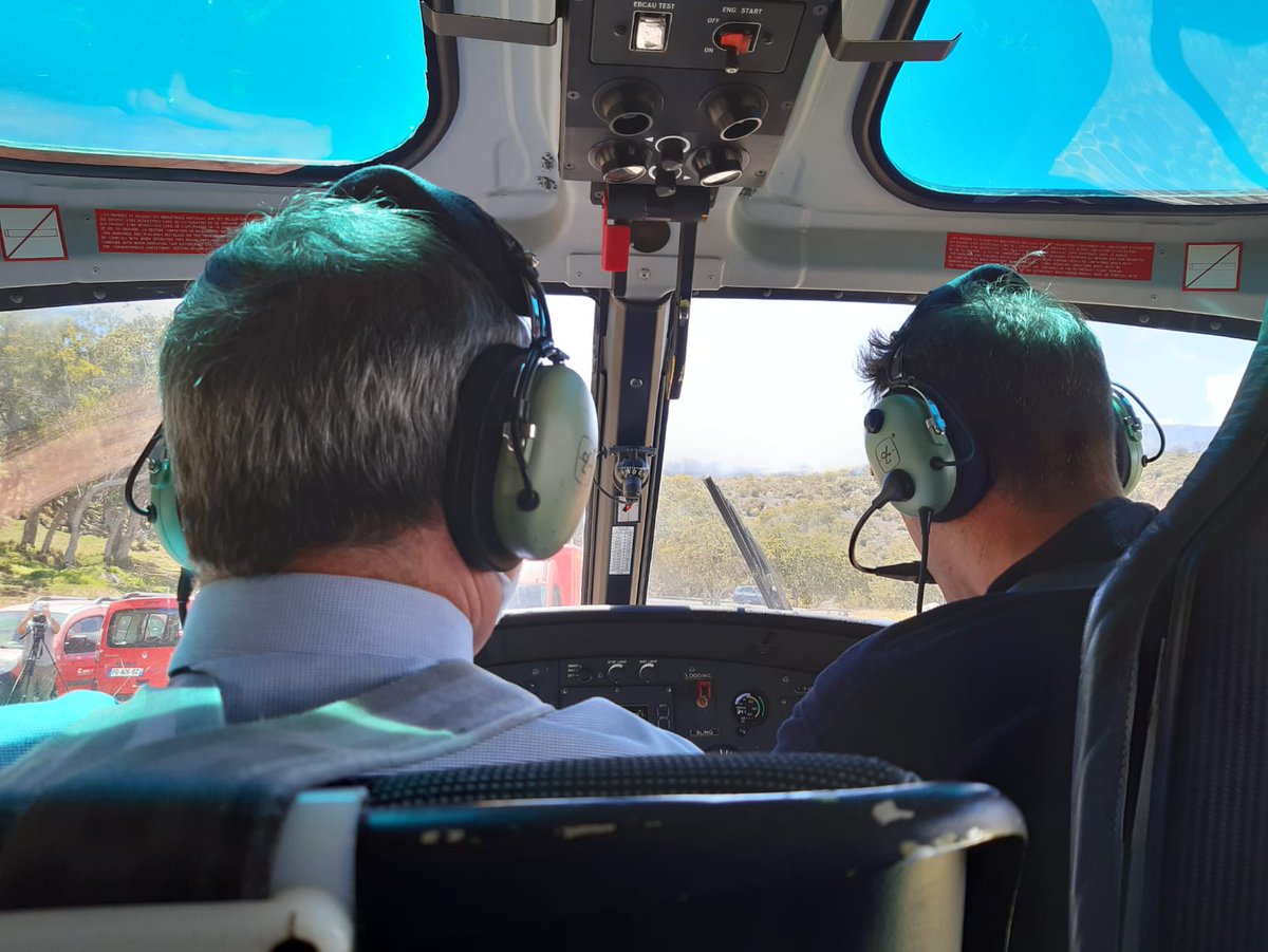 [Incendie au #maido]
Jacques Billant, préfet de #LaRéunion, a activé ce matin un centre opération en préfecture. Il est présent au côté des équipes pour évaluer la situation et adapter en lien avec le #SDIS974 la stratégie de lutte contre le feu.