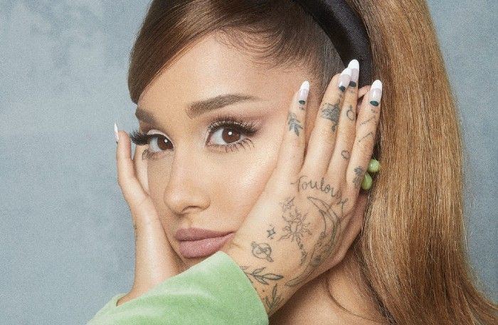 #PWBanget NEW ENTRY
.
.
.
Album “Positions” Ariana Grande Berhasil Debut #1 Billboard 200!
Mba Ari juga mencatatkan rekor baru, yaitu sebagai penyanyi wanita dengan akumulasi tercepat di #1