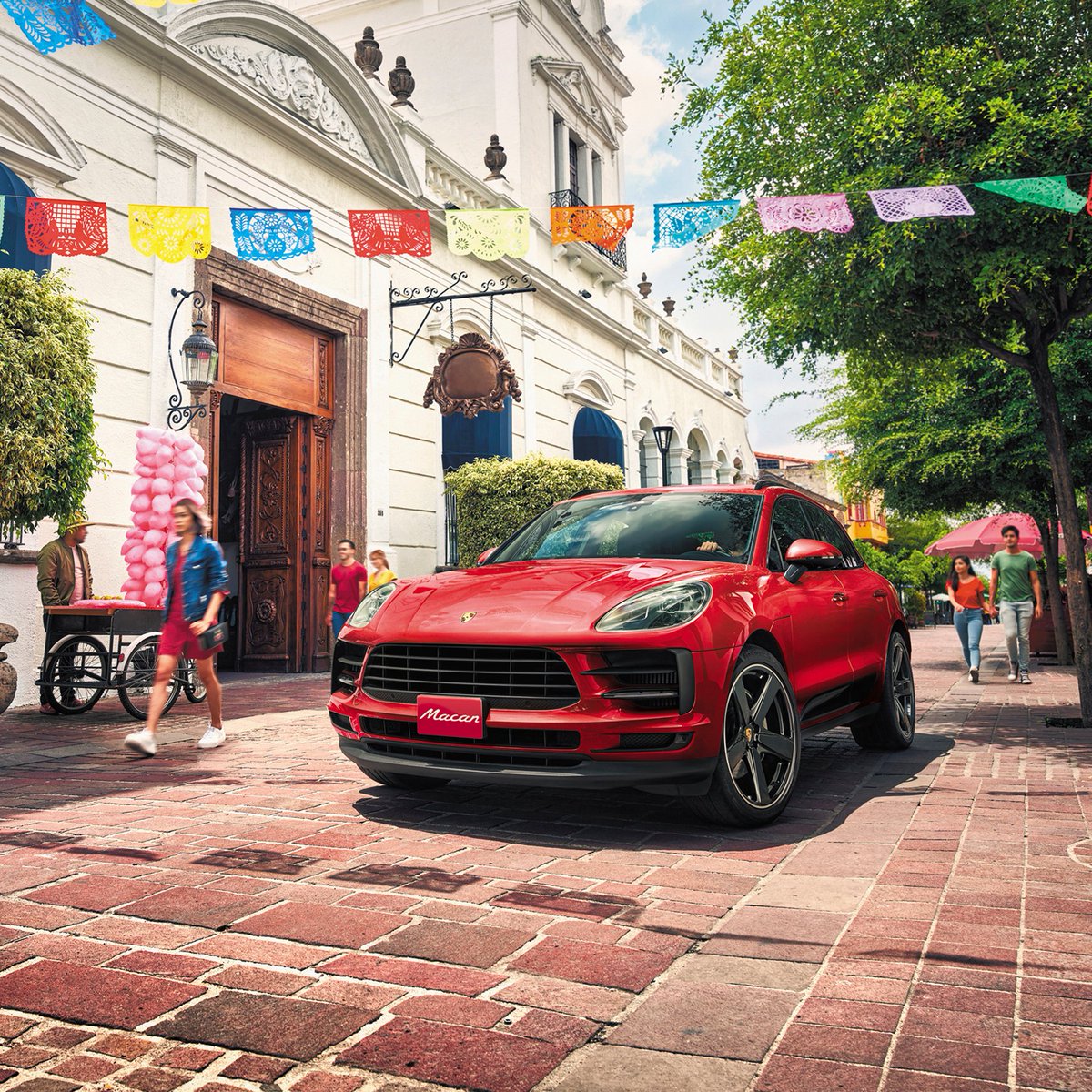 DriveMx1's tweet photo. Ya está disponible en México la versión de entrada del #PorscheMacan.
Motor de cuatro cilindros turbo de 1,984 c.c. transmisión PDK de siete marchas y tracción integral que entrega 248 hp, precio inicial $998,0000 MXP.
#DriveMX #Porsche #Macan https://t.co/VCn3Ozb5q1