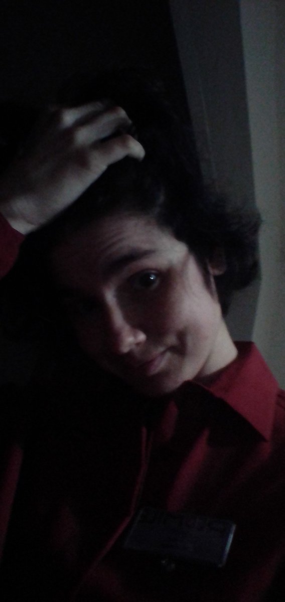 Penhead24's tweet photo. @NaomisLitPix Not NB, but androgynous as heck. My hair is short enough that I look hella handsome when I wear more masc clothes &amp; long enough to style all pretty when I fem it up. #ShortHair rules! https://t.co/whoeWNGgr5