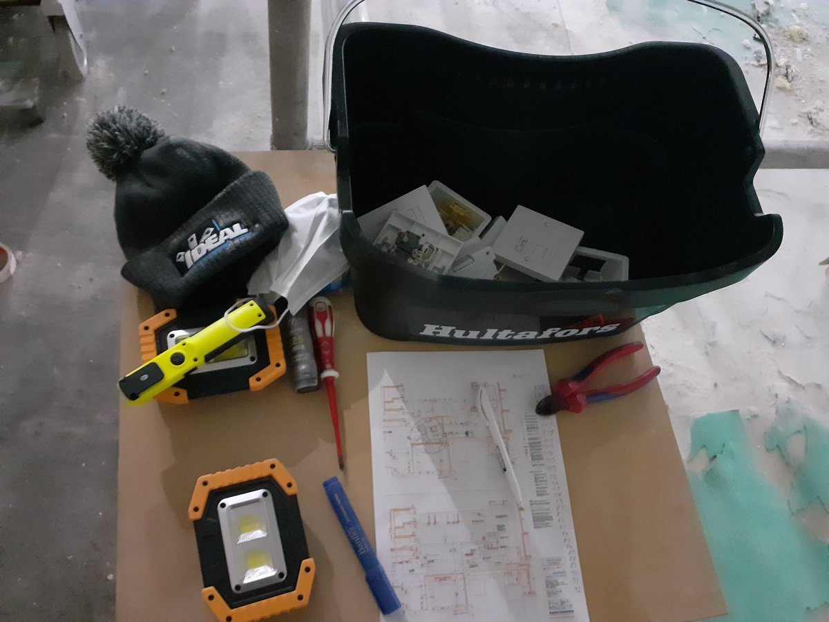 Layer1Ltd's tweet photo. Reconfiguration of an office.

.unpatch at cab
.pull back existing
.label and mark on plan
.wait
.reroute/install to fit new layout
.Test/label

@idealindustrieseurope #hat keeping me warm this morning.

@uniliteuk and unbranded lighting to find the switch for the site lights https://t.co/G3f2SCBNd3