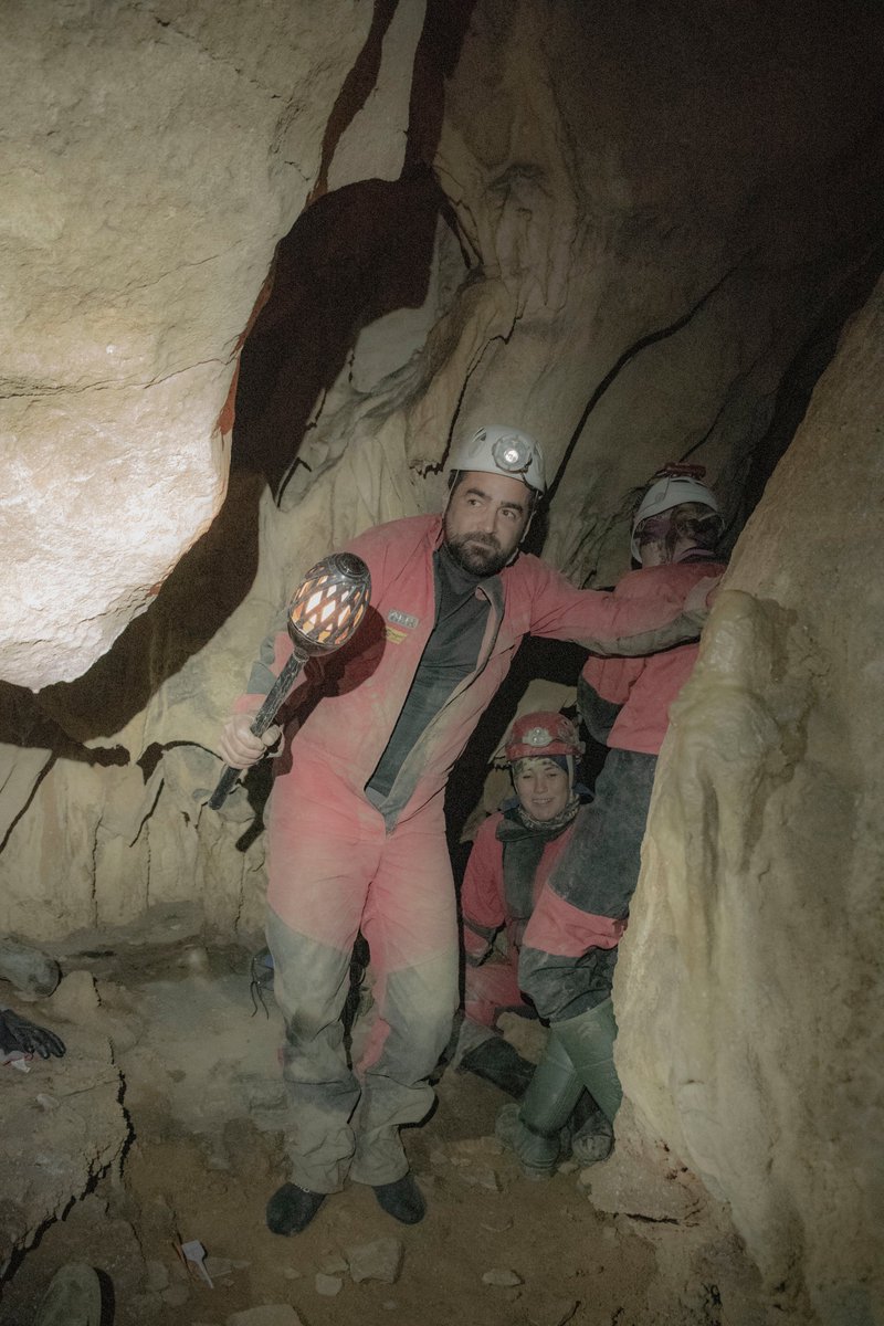 These have been obtained through empirical observations and experimental archaeology, with people with different physical and sports skills, coming from different disciplines (cavers, archaeologist, biologist and geologist) and different levels of experience in caving.