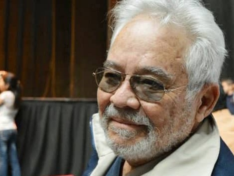 Un día como hoy en el año 1943 nace, en el estado Falcón, el poeta, periodista, ensayista y profesor universitario: Blas Perozo Naveda; quien, además, formó parte del movimiento Maracuchismo-Leninismo.