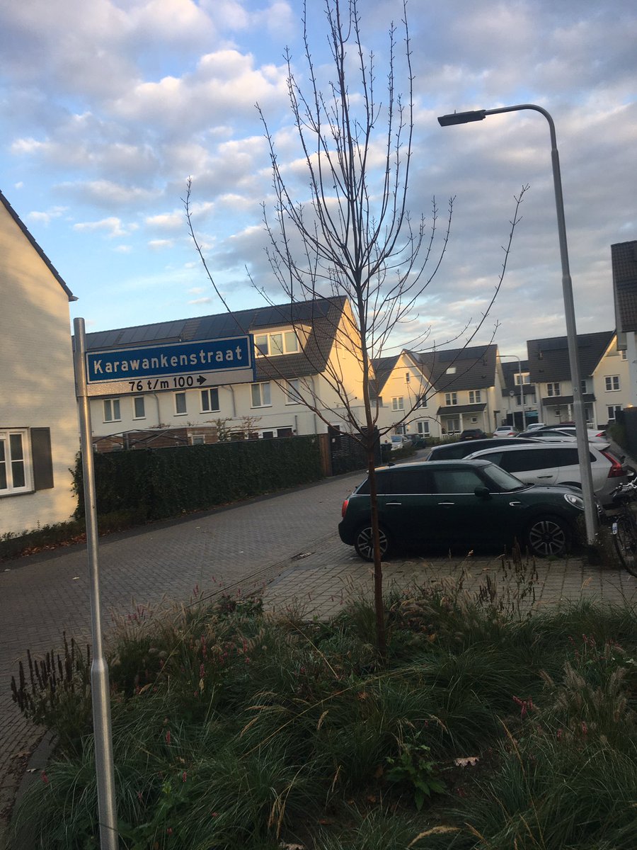 Hallo <a href="/JumboSupermarkt/">Jumbo Supermarkten</a>, er staat een winkelwagentje op een medewerker te wachten in Tilburg aan de Karawankenstraat.