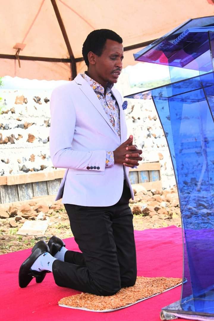 PLosojo's tweet photo. THIS WEEK PROPHECY. 

Am praying for you before this week end ,the LORD JESUS  WILL POUR HIS RAIN OF FINANCIAL IN YOUR BANK ACCOUNT, MPESA ACCOUNT, YOUR HANDBAG,AND YOUR POCKETS.

THIS WILL SOLVE 80% 0f your problems this month . https://t.co/I1kdyE3Mn7