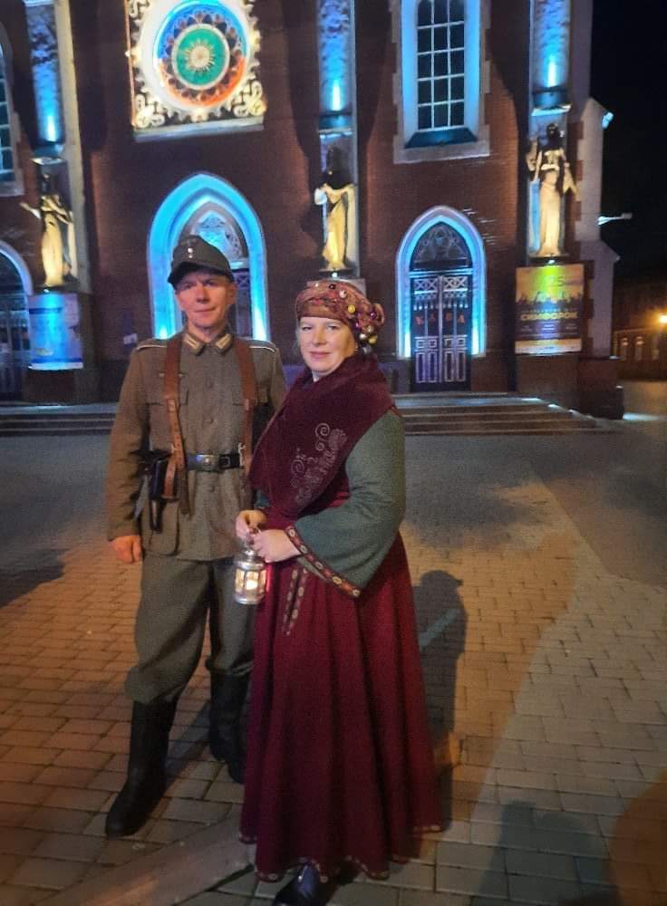 Предлагают экскурсии по мисту Ривне с такими вот гидами.