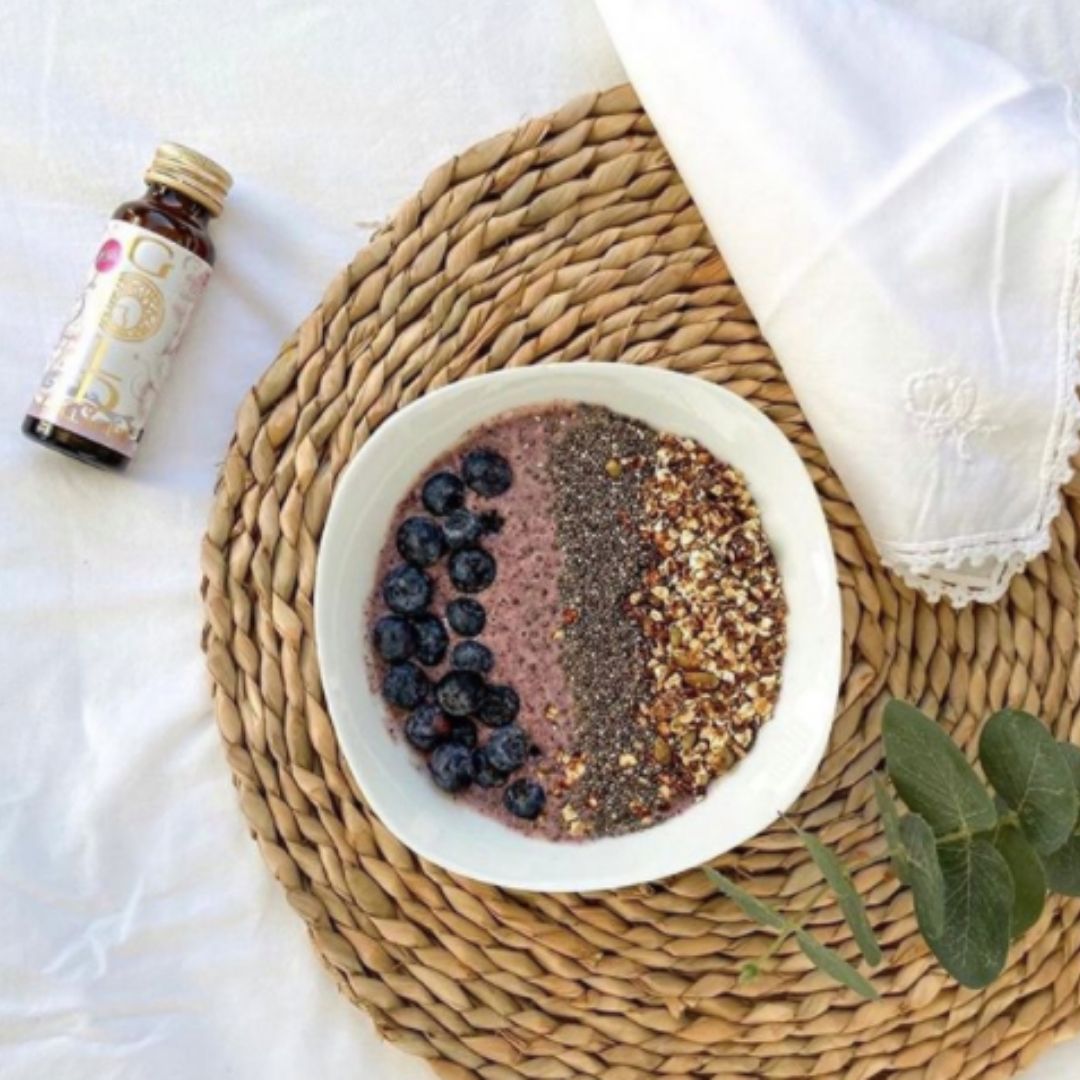 Empezamos la semana con un bowl lleno de cositas buenas y naturales para nuestro cuerpo y, con nuestro tratamiento de colágeno particular. ¡El ritual de Código 372 para empezar los lunes pisando fuerte! 
#goldcollagen #breakfast #defensas #mecuido #bellezaysalud #healthy