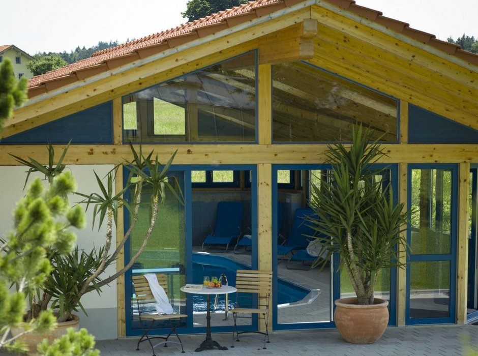 Landsichten's tweet photo. Verbringt mit euren Kindern unvergessliche Urlaubstage auf dem kinderfreundlichen und idyllischen Ferienhof Schoppa Haisl im schönen Bayerischen Wald! 🌲 
Bei Schlechtwetter geht es ab ins Pool-Haus 😀

Jetzt anfragen: https://t.co/YWzc56qGdg

Fotos: Ferienhof Schoppa Haisl https://t.co/MIx2TvEFj8