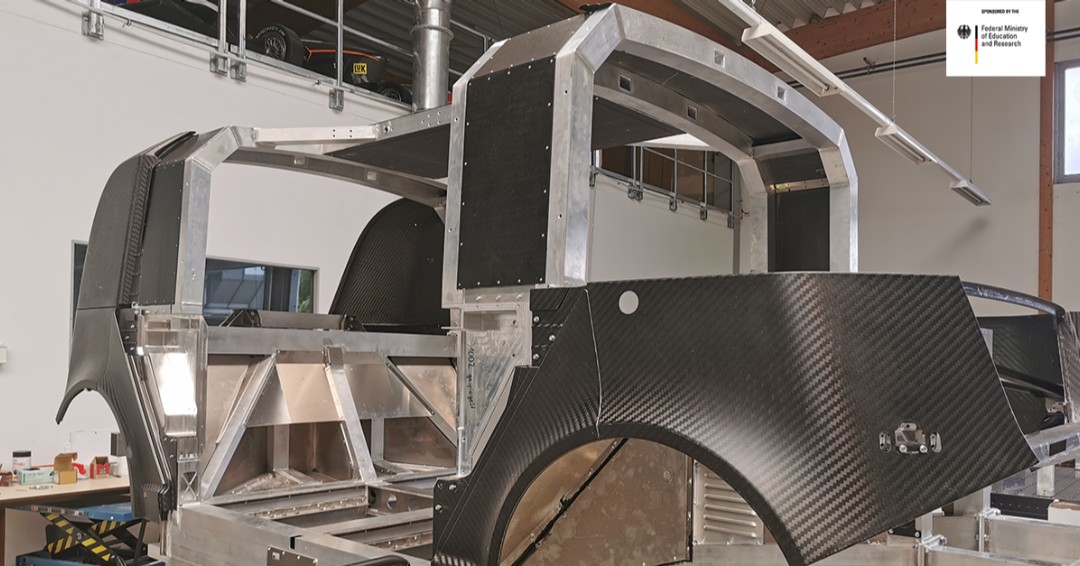 UNICARagil's tweet photo. #VehicleBuildUp

The assembly of #autoELF is making #progress. An outer skin made of CFRP will give it a modern #look.

#UNICARagil #selfdriving #autonomousvehicles #eMobility #AI #future #automateddriving https://t.co/yrJqyEYG57