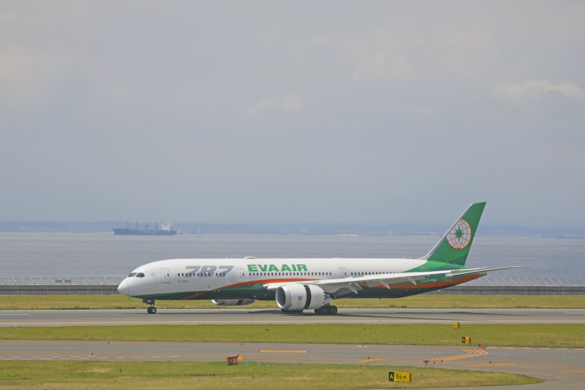 中部国際空港セントレア A Twitter セントレアクイズ ご回答ありがとうございました 朝のヒコーキ飛行機は 台湾の航空会社 エバー航空 のボーイング787でした アメリカのエバーグリーン航空と混同されがちですが 全く別の会社です 中部国際空港セントレア A Twitter セントレアクイズ ご回答ありがとうございました 朝のヒコーキ飛行機は 台湾の航空会社 エバー航空 のボーイング787でした アメリカのエバーグリーン航空と混同されがちですが 全く別の会社です