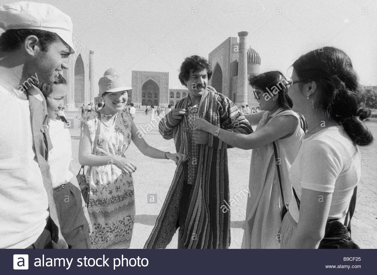 Samarkand: Students from Afghanistan and Mongolia enrolled at Soviet colleges and universities in Registan square.Picture from  @SputnikInt 22 July 1983.