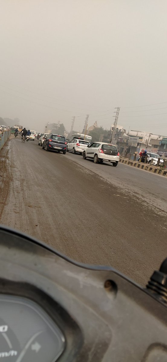 Vickey96801568's tweet photo. Now a days human automatically made a invisible weapon to kill himself i.e pollution &amp; Covid19,  but no one is available to take credit of  it . 

AIR POLLUTION IN GURUGRAM (HR26)
#airpollution #Gurugram #gurugrampollution https://t.co/QN6csvvYxD