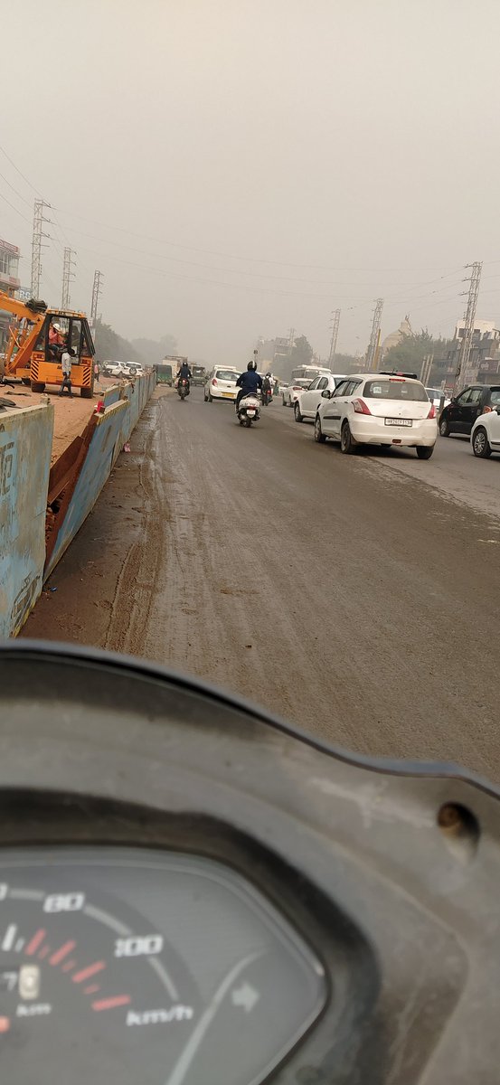 Vickey96801568's tweet photo. Now a days human automatically made a invisible weapon to kill himself i.e pollution &amp; Covid19,  but no one is available to take credit of  it . 

AIR POLLUTION IN GURUGRAM (HR26)
#airpollution #Gurugram #gurugrampollution https://t.co/QN6csvvYxD