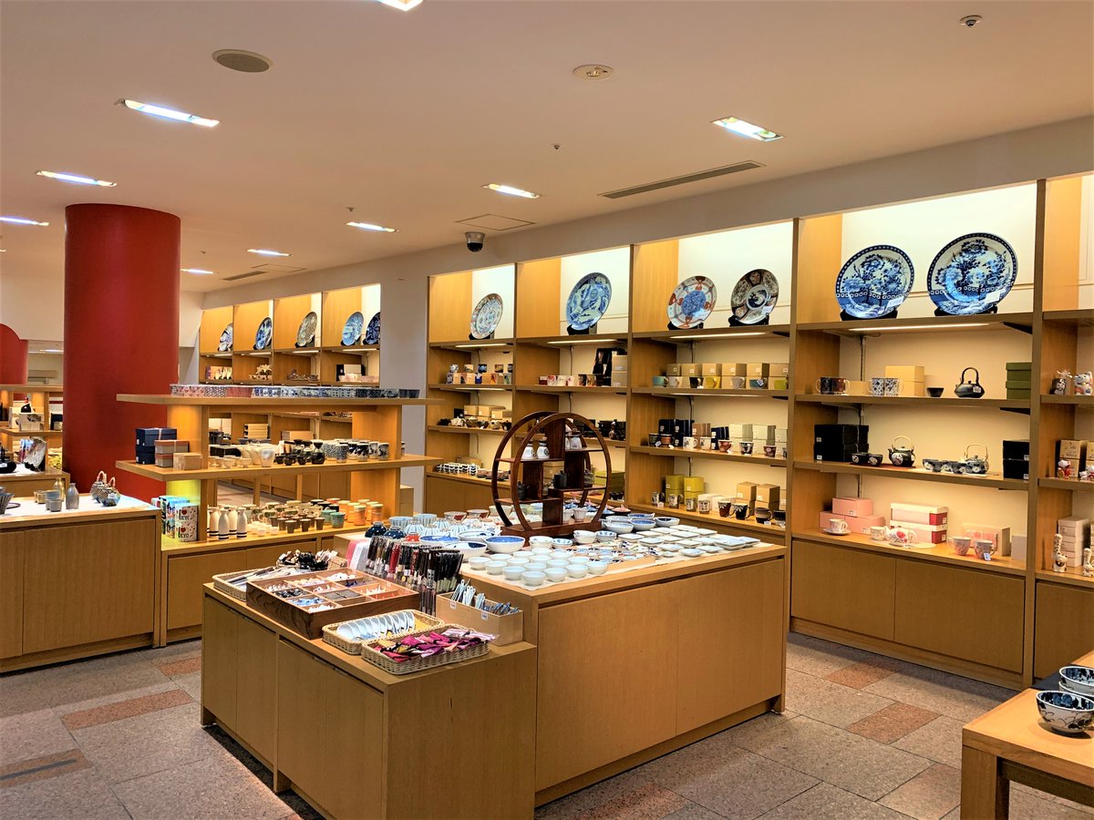 japan2theworld's tweet photo. Top 2 shops for foreign visitors at #Harajuku #Tokyo, #OrientalBazaar #KiddyLand, used to be packed with lots of #tourists. Glad to know they're OPEN, keep providing fancy #JapaneseSouvenirs. Not only buying goods but feeling something Japanese. Must come on your next #JapanTrip! https://t.co/HeedEyB2An