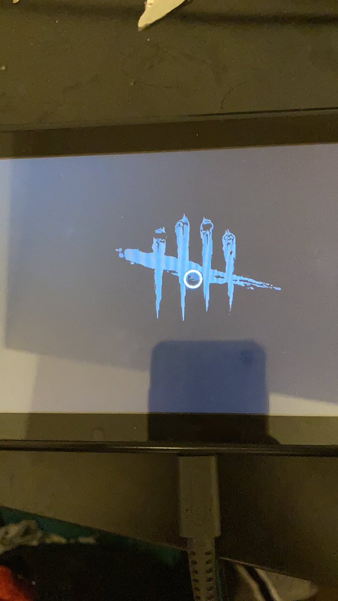 convivi_'s tweet photo. @DeadbyBHVR_JP switchでプレイしてますが、2日くらい前からこの画面で固まったままプレイできません。
なぜでしょうか？
ソフトを何度起動し直しても変わりません。 https://t.co/DV4Q9o57AG