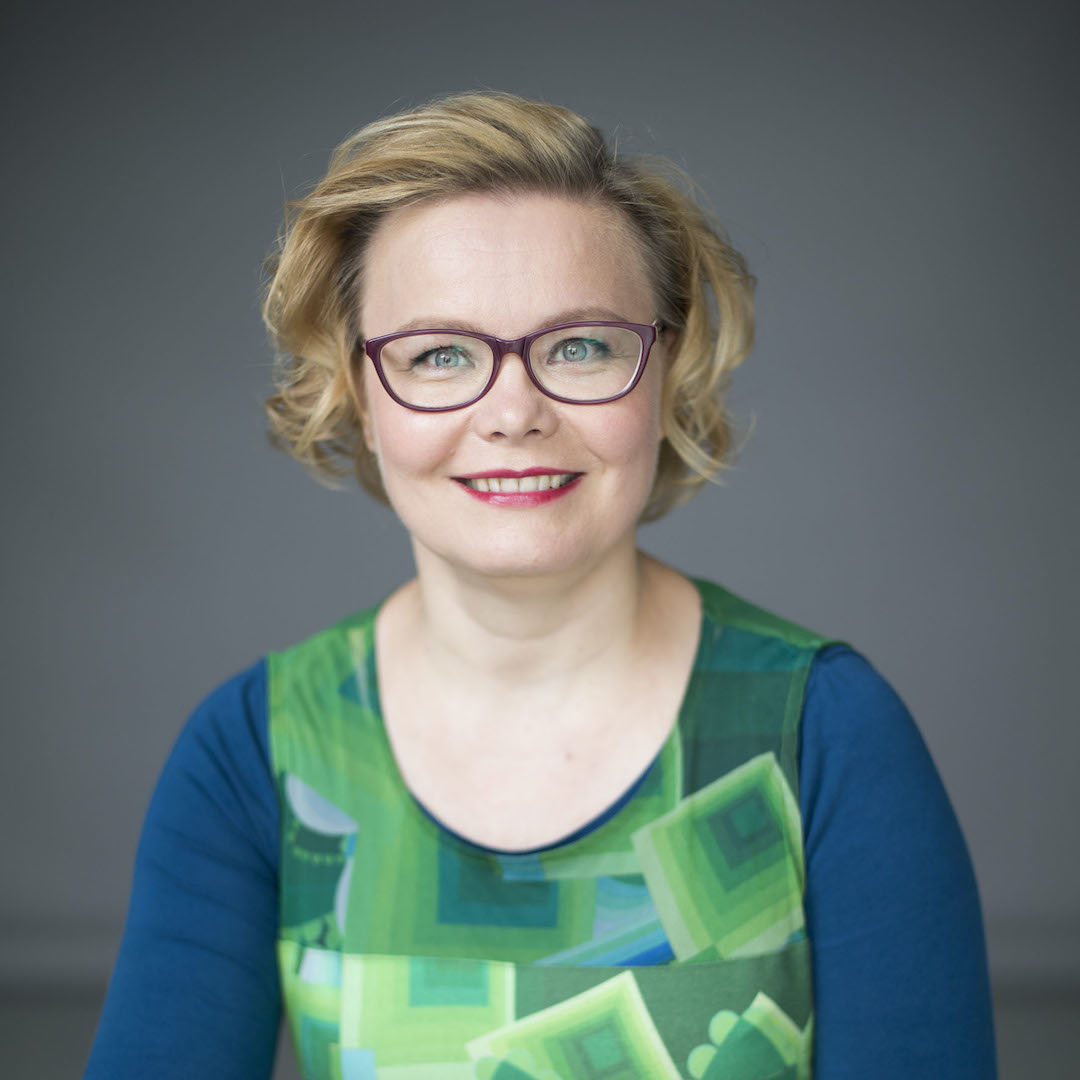 aivosaatio's tweet photo. Työikäisen aivot kaipaavat nyt valoa, kun etätyön vaikutus alkaa näkyä toden teolla. Professori @minnahuoti kertoo työikäisen aivoterveydestä. Lue lisää artikkelista ja opi 5 vinkkiä, miten pääset eroon puhelinkoukusta: https://t.co/5L0gTJSNNC #aivoterveys #työelämä https://t.co/EXxf2qzTq0