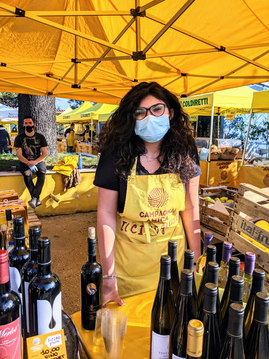 campagnamica's tweet photo. Mai come in questo momento, ci siamo! Perché oggi più che mai è importante mangiare sano, mangiare italiano, scegliere la filiera corta dei nostri farmers' markets in tutta Italia. Noi ci siamo e voi?

#campagnamica #ilcibogiusto #cosebuonepersonebuone #farmersmarket https://t.co/p6Nw6O4B7n