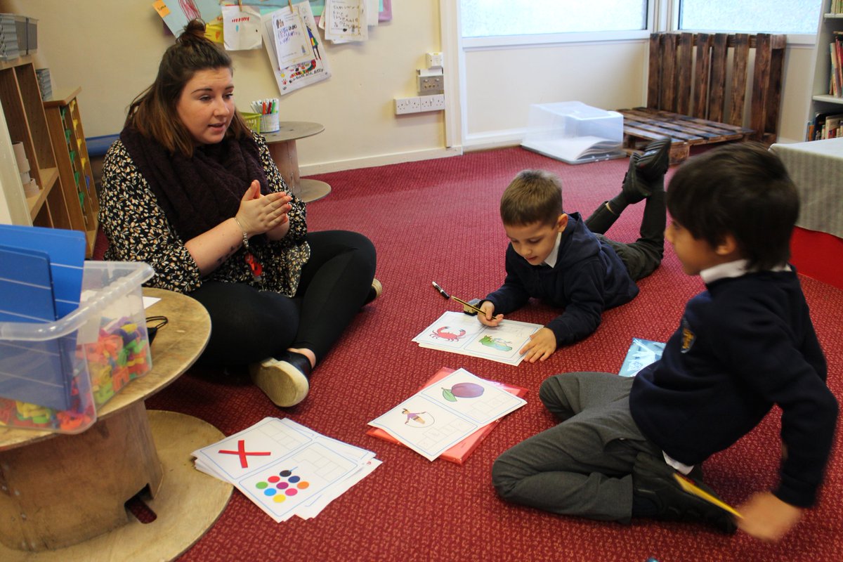 HoughtonPrimary's tweet photo. 8am starts for our wonderful support staff and children, working on key skills in reading, writing and maths. #CatchUpPremium @VinesTrust @LeicsEducation @educationgovuk https://t.co/6cUpomTzKo