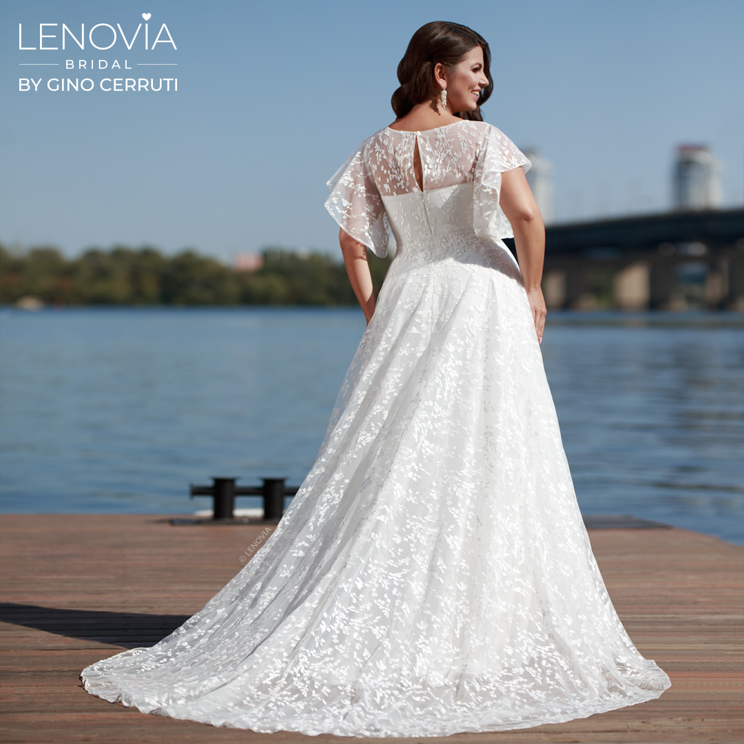 Dazzle your guests in this beautiful, butterfly-sleeved bridal gown. 🦋

ginocerruti.com/item/2256A

#ginocerruti #weddingdress #lenoviabridal #bridal