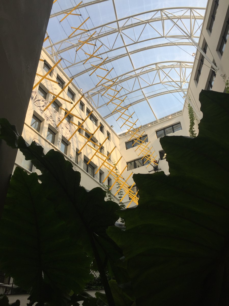 PubSapientEng's tweet photo. Entre 2 confinements, on a pu : 

➡️Nous revoir entre Sapients dans nos locaux de Gambetta😷

➡️ Organiser #FrenchKit, notre conférence dédiée aux développeurs #iOS et #macOS.

➡️ Organiser la toute 1e édition de #FrontSide 💯 % dédiée à l'univers #FrontEnd

#MondayMotivation💪 https://t.co/YePeXEokfR