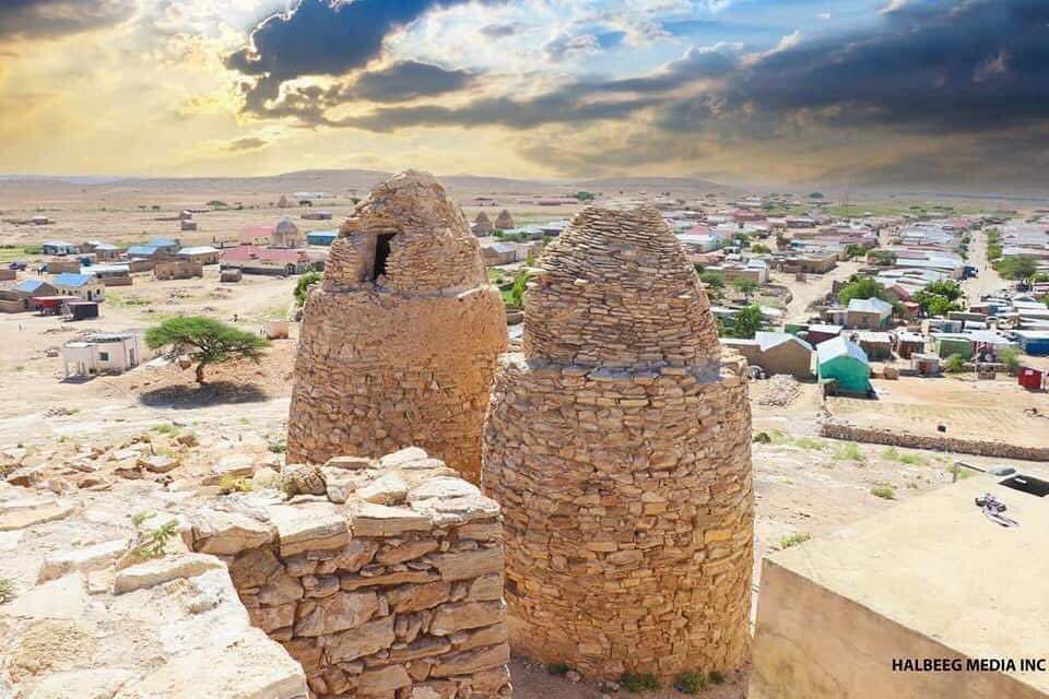 SuhaibSaharded's tweet photo. Taleh is a historical town in the eastern Sool region of Somalia. It served as the headquarters of the pre-independence Dervish State. The town is sometimes referred to as the Sayyid's or mullah capital referring to the founder of the Dervish state Mohammed Abdullah Hassan. https://t.co/rFFQ1I6lyS