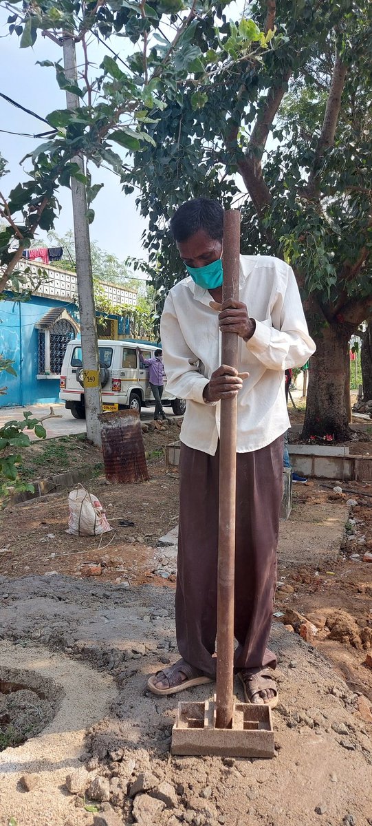 kjrmpr09's tweet photo. Not just Mausi,
Gouri and Mita, Madhav and Rebati- daily wage earners, have also resorted to wearing up of masks while working at their sites.
#MaskUpKeonjhar
#CovidProperBehaviour
#LifeAndLivelihood
@DistAdmKeonjhar https://t.co/DFulY63ftb