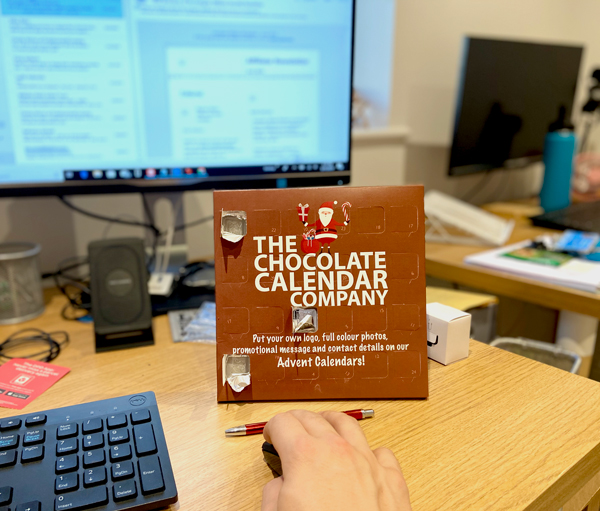 ChocolateCalCo's tweet photo. Final opportunity to order own logo Chocolate Advent Calendars posted to home addresses all around the UK and abroad - The perfect addition to the office of the home worker! #PromotionalProducts #DirectMail #HomeWorker #ChristmasGift - https://t.co/sRSoO2kwFB https://t.co/HjIRWe9RGf