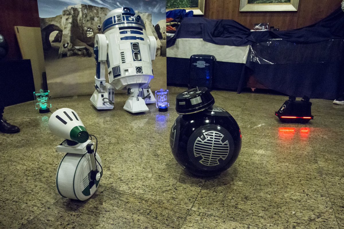 astromechspain's tweet photo. Hoy hace un año que celebramos nuestra primera #Astromechcon
Este año no se ha podido celebrar, pero ya estamos deseando hacer la segunda edición en cuanto se pueda.
#astromechspain #droidbuilders #Spain #r2d2buildersclub #r2d2 #bb8 #do #k2so https://t.co/M6Q6sqgcmL