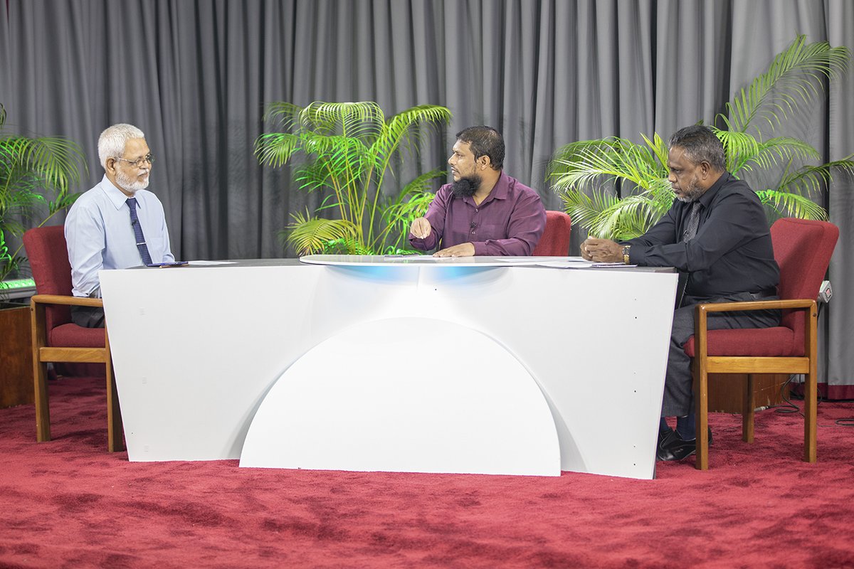 MVIaffairs's tweet photo. މިނިސްޓްރީ އޮފް އިސްލާމިކް އެފެއާޒްގެ ފަރާތުން ދީނީ ހޭލުންތެރިކަން އިތުރުކުރުމަށް ލައިވްކޮށް ގެނެސްދޭ "ހަނދުމަ" ޕްރޮގްރާމްގެ ތެރެއިން "އިސްލާމްދީނަކީ މެދުމިނުގެ ދީނެއް"
09 ނޮވެމްބަރ 2020
#Handhuma #MVIaffairs https://t.co/086VShGr2u