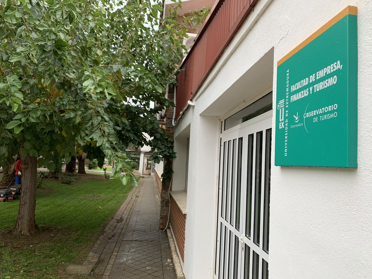 eduroamUEX's tweet photo. Hemos visitado @FEFT_Uex (Facultad de Empresa, Finanzas y Turismo) de @infouex en el campus de #Cáceres para analizar el comportamiento de #eduroam ¿Estudias allí? ¿Qué nos cuentas? @cda_FEFT_Uex https://t.co/5uNB6GSVmG