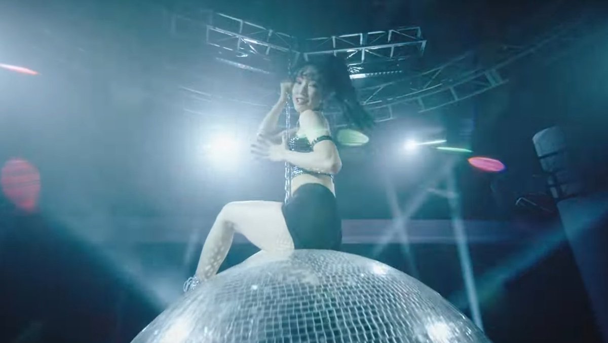 yeojagucci's tweet photo. MAGO IS TRULY YUJU'S ERA. HER CONFIDENCE MADE HER SHINE! 😭

@GFRDofficial #FeelSoHighWithMAGO
#여자친구_마고_마고들어줘 https://t.co/h5DwOKpt4I