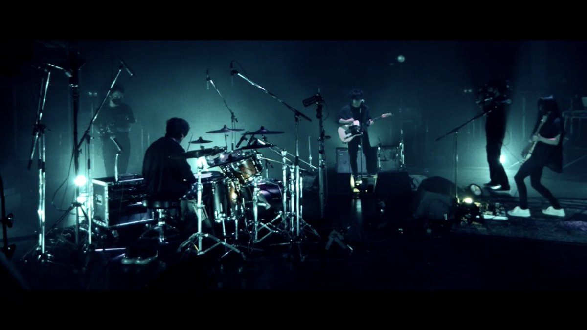 sugardustcurry's tweet photo. 凛として時雨の配信観たぜよ！！
彼らはもう10何年前のデモ音源の頃から知ってるけど、その頃にはもうバンドの方向性はしっかりしてて、こんなにもブレずにずっと自分達の信じる音楽をどんどんアップデートしていってるのってカッコいい。
この透明感と狂気たまらないね！
昔の曲も進化してて最高☆ https://t.co/qQLqRZF3a1