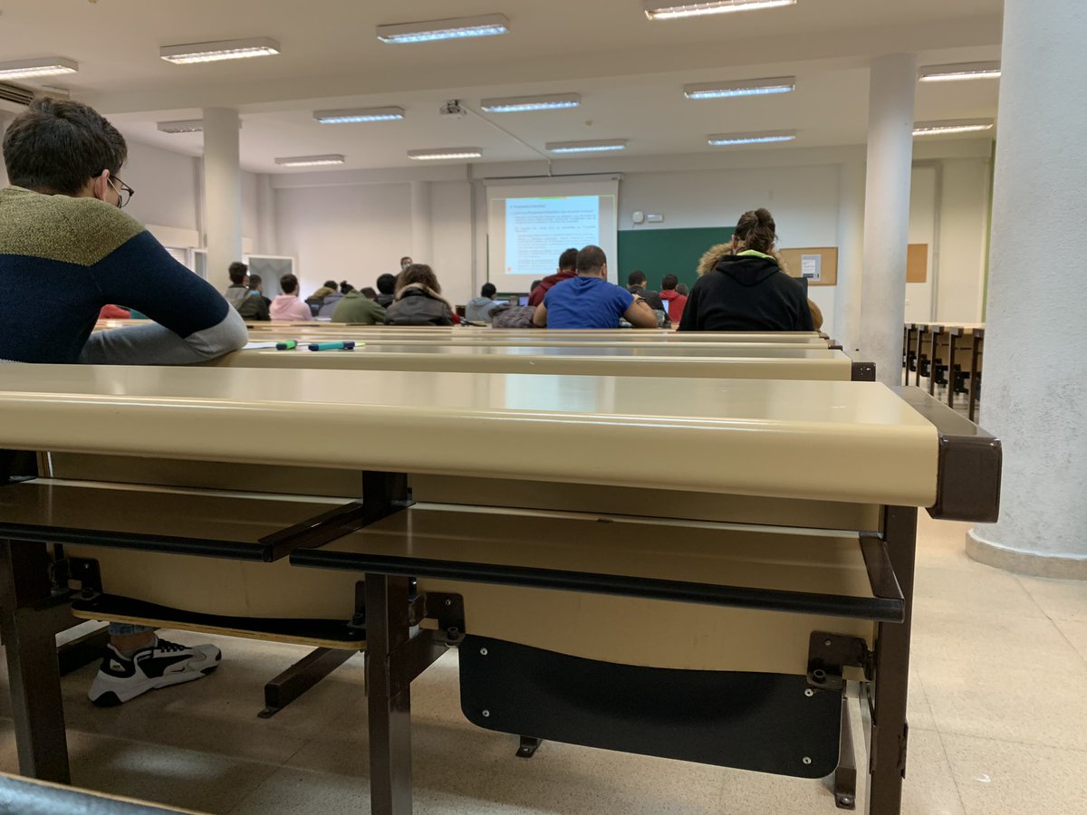 eduroamUEX's tweet photo. Hace unas semanas instalamos un nuevo punto de acceso en el aula C8 de @EPCC_Unex para atender una demanda de profes y alumnado: uso de un espacio que antes de la #covid19 no se usaba para clases. Hoy hemos analizado el rendimiento de #eduroam durante una clase @EstudiantesEPCC https://t.co/D8FilPDezv