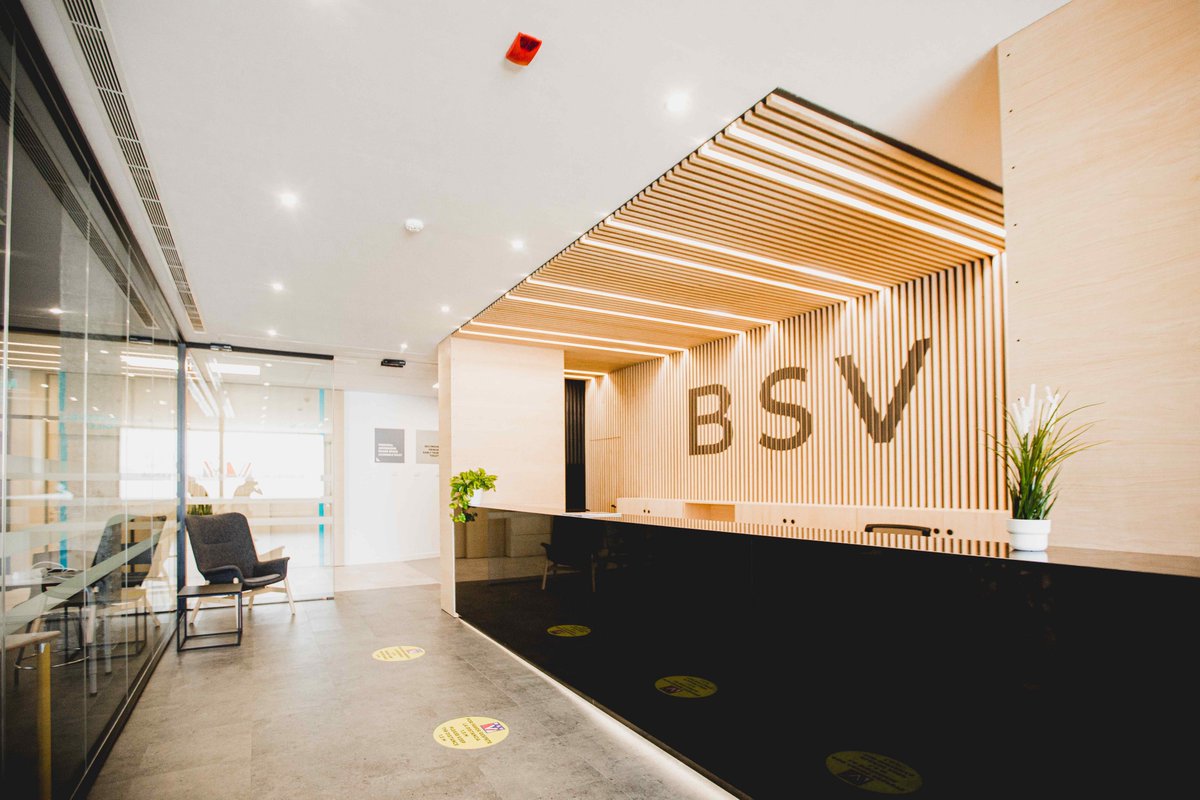 BritishValencia's tweet photo. Nueva entrada principal y recepción, un makerspace, nuevas taquillas para los alumnos preuniveristarios y los súper útiles cubículos de trabajo individual. ¡No podemos estar más orgullosos de la renovación de #BSV! 👏🎓😊 Más 📷➡️ https://t.co/AvRF9yEOev
#BSVMakeOver #CognitaWay https://t.co/kGDkHpu99G