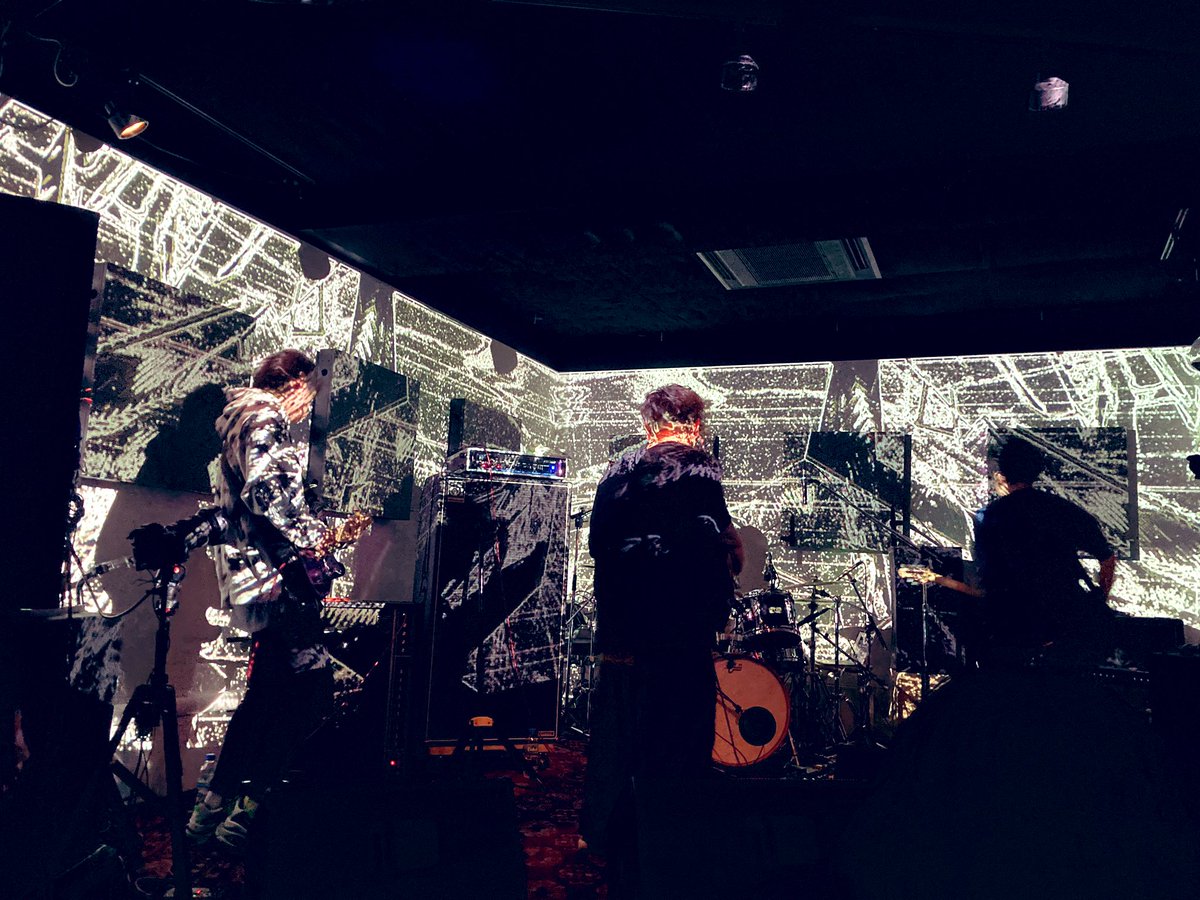 horieator's tweet photo. 昨日久しぶりにLIVEに行きました。
myy.の音圧に痺れました、音の壁でした、裏山。

nullschemeは楽曲の幅が広がった気がしました。
特に三曲目が好きだった、VJも良くて引き込まれた。

nepoのサンドウィッチが美味かった。2個食べてしまった。
行って良かった。
#nullscheme 
#myy
#吉祥寺nepo https://t.co/woJcRKULMA