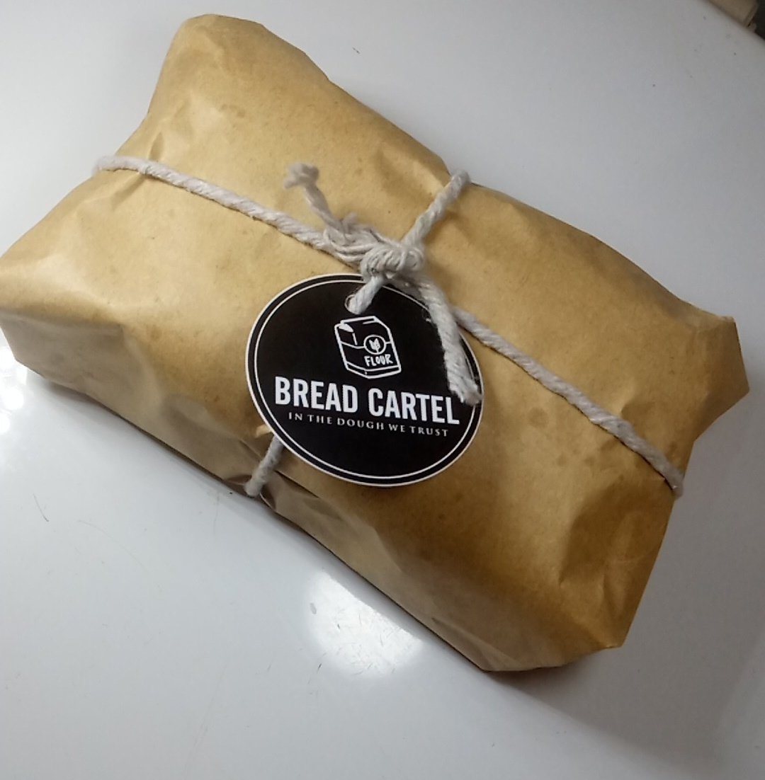 PACKAGINGOur Banana Bread is carefully wrapped in a brown paper and tied with a twine (reusable). And our paper is eco friendly, it is bio-based and recyclable.You'll also find our tag attached to the twine