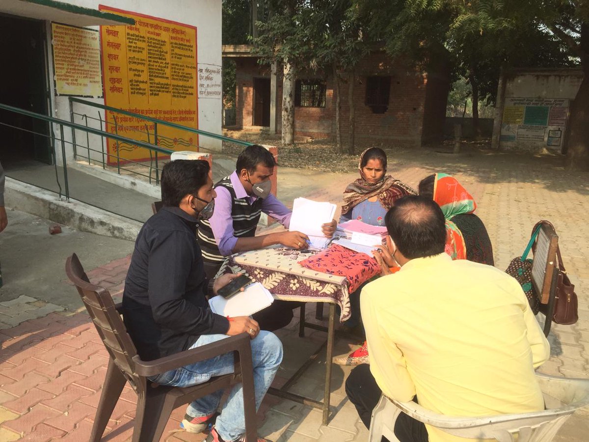 MuzaffarnagarE's tweet photo. Panchayat elections rivision mein gram sikheda, kavaal, baledhi mein supervisor and blo ka karya dekha gaya https://t.co/JfrN2jWwBN