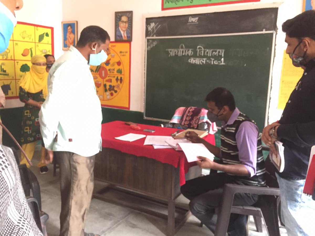 MuzaffarnagarE's tweet photo. Panchayat elections rivision mein gram sikheda, kavaal, baledhi mein supervisor and blo ka karya dekha gaya https://t.co/JfrN2jWwBN