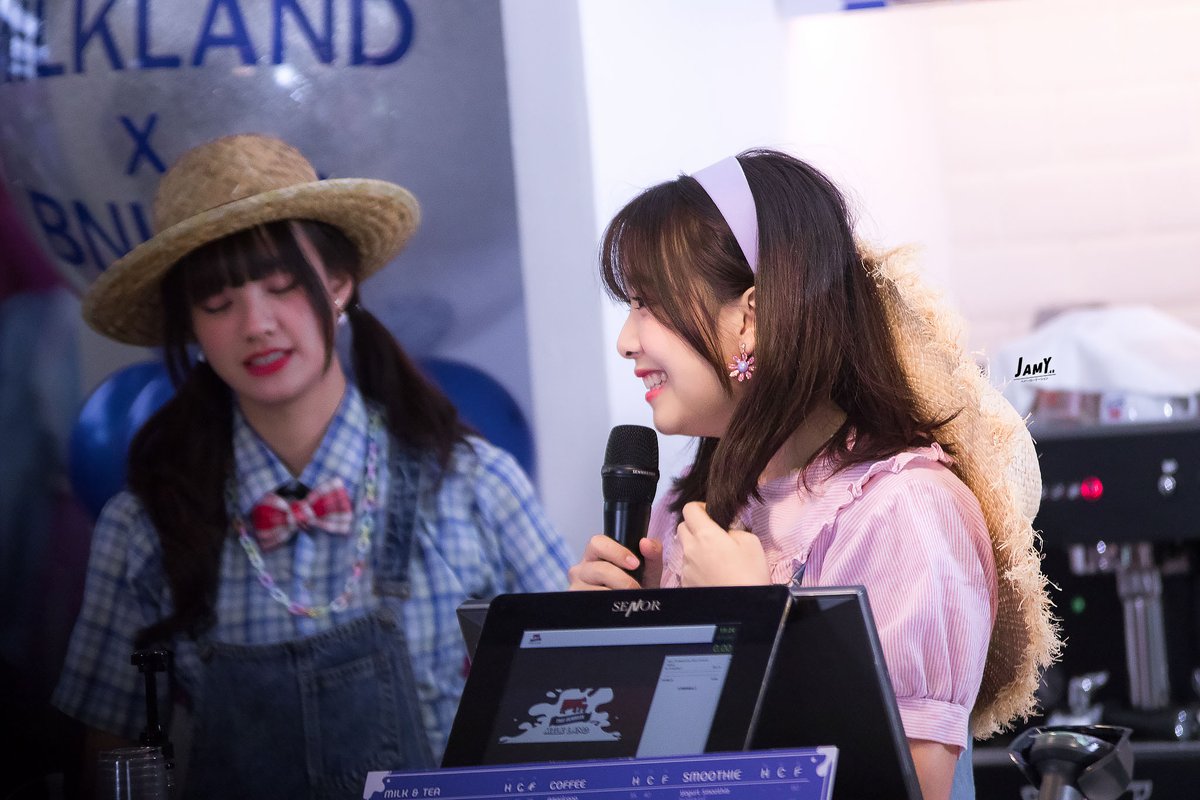 48Jamy's tweet photo. แม่ค้าตัวน้อย~~💙

#MewnichBNK48 #BNK48 #Jamy48 #SamePsK https://t.co/WlGo5z7rsI