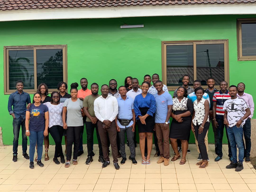 CompleteFarmer's tweet photo. Who are we? Complete Farmer! ✊🏽
What do we want? To reform African agriculture one step at a time!
To be part of our mission, join our community. Sign up on https://t.co/vrZRj3G3qs
📍 🏡: The Greenery
#humansofCF #agvocate #family #happyfarmily https://t.co/EPWMka5H67