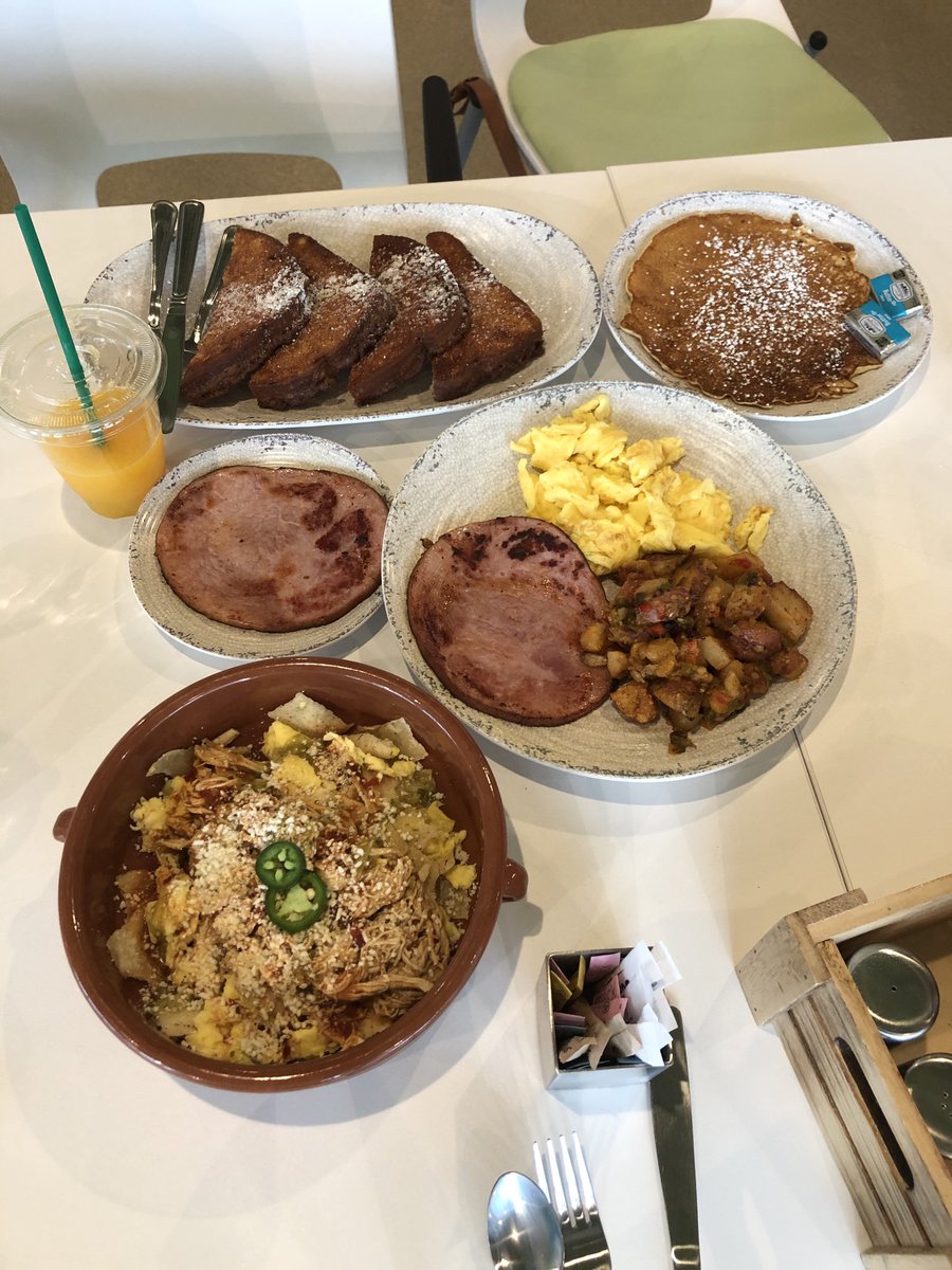 CoachBKramer's tweet photo. My first time at Lulu’s on Airport. Sean Dietzel and his crew have it going on!   Breakfast and Lunch...  the breakfast French toast is RIDICULOUS! https://t.co/cavgGqSULr