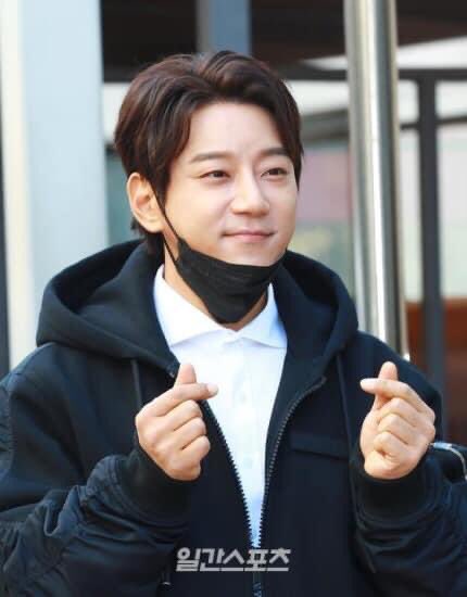 JLCY161's tweet photo. Chiyeul oppa is filming KBS Immortal Song 2 today Nov 9, 2020❤️
Looking forward to his wonderful stage💕💕

(Cr. On logo) https://t.co/11VBauaaUr