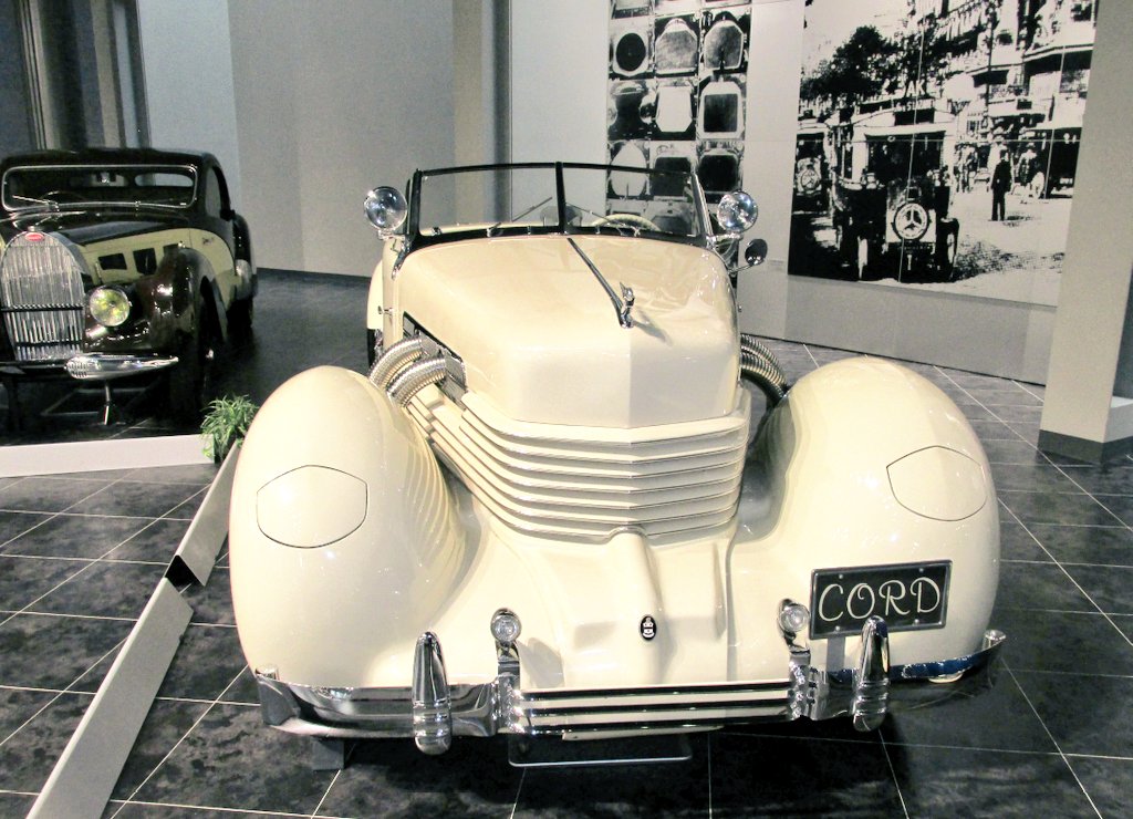 甘木 欅道居士 على تويتر まともな写真を撮れていないが 日本自動車博物館に展示された夏木陽介所有の個体と トヨタ博物館の個体を やはりトヨタ博はこの車の価値を理解していた