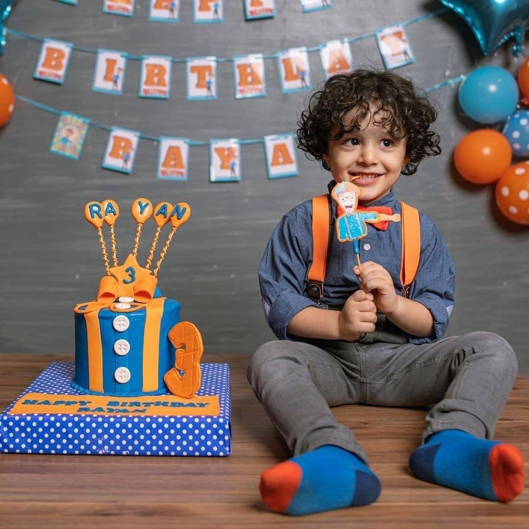 ReviewTurbine's tweet photo. Beautiful pictures of #AyezaKhan and #DanishTaimoor's son Rayyan's 3rd Birthday celebration😍❤🎇
#BirthdayBash #FamilyTime #ReviewTurbine https://t.co/2wff0ALrDD