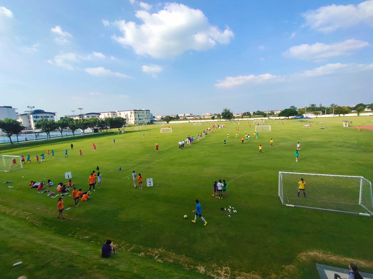 Stunning day for SR5 House Football. Great to see so many involved. See you at the finals on Thursday 🧡💙❤💛💚💜
#sportopportunities