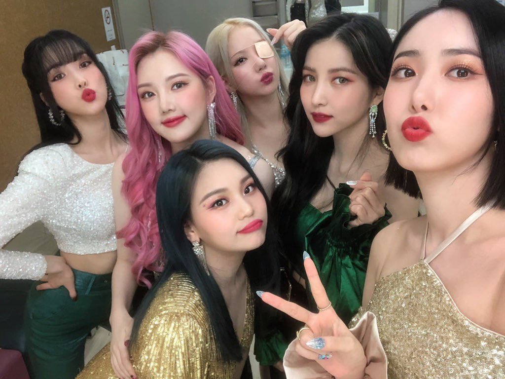 GFRIEND_moe's tweet photo. やばいまじでビビり散らかすほどかっこいいしみんな綺麗すぎて惚れ直しました🙈💕

ユジュのポニーテールが最強だと思うのは私だけですか？
ウナちゃんはやく目良くなってね🥺 https://t.co/q0IlZce1BB