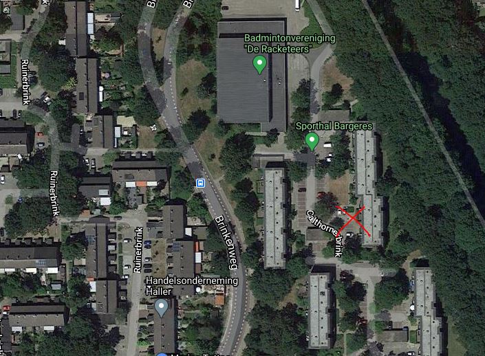 POL_Emmen's tweet photo. Vannacht is omstreeks 03:30 uur een auto afgebrand op een parkeerplaats aan de Calthornerbrink in Emmen. Mogelijk is er sprake van brandstichting. Daarom zijn wij op zoek naar getuigen; heeft u iets verdachts gezien afgelopen nacht in deze straat? Meld u. Reg. nr. 2020309726. ^KL https://t.co/ivEiKhrDP6
