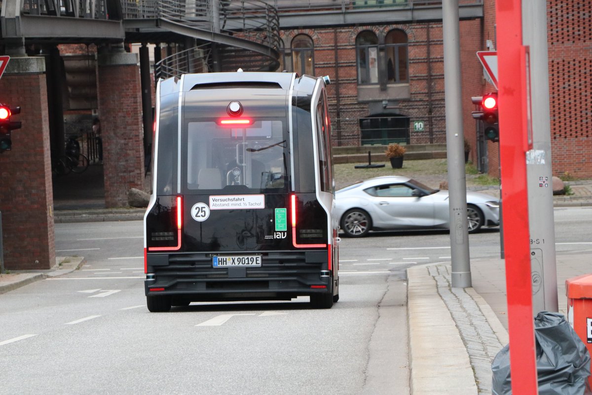 MOBILE_ZEITEN's tweet photo. Besuch der automatisierten #ÖPNV-Projekte #HEAT in #Hamburg und #TaBuLa in #Lauenburg im Rahmen des @NorthSeaRegion Projektes @_ART_Forum_ . Interessante Einblicke und guter Erfahrungsaustausch mit den Akteuren vor Ort. #driverlessmobility #ErlebnisMobilität #MobilityExperience https://t.co/vQBY1QJg00